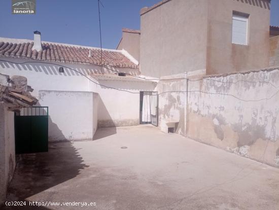 LA NORIA VENDE CASA CON PATIO DE 30m EN LA HERRERA - ALBACETE