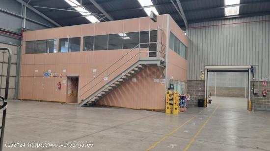 GRAN NAVE DE 2000 M2 INDUSTRIAL EN CONSTANTI - TARRAGONA