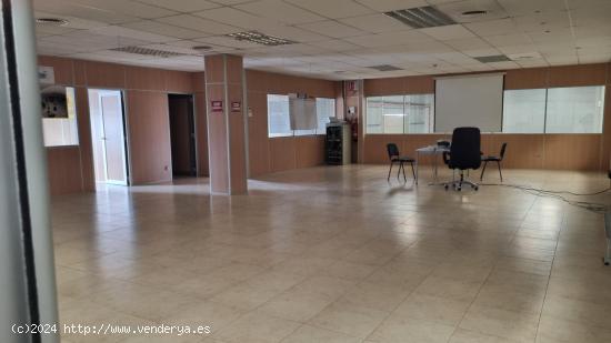 GRAN NAVE DE 2000 M2 INDUSTRIAL EN CONSTANTI - TARRAGONA