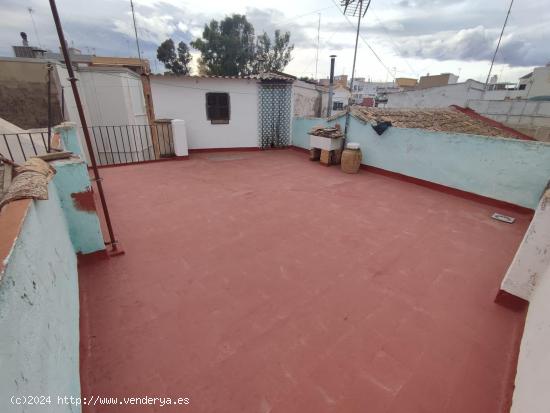 CASA DOS ALTURAS, BAJO PARA DISTRIBUIR, PRIMERA PLANTA PARA REFORMAR. - VALENCIA