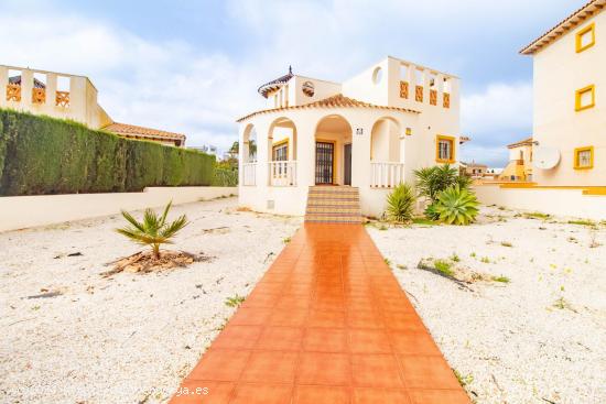  Villa independiente en Lomas de Cabo Roig, Orihuela Costa - ALICANTE 