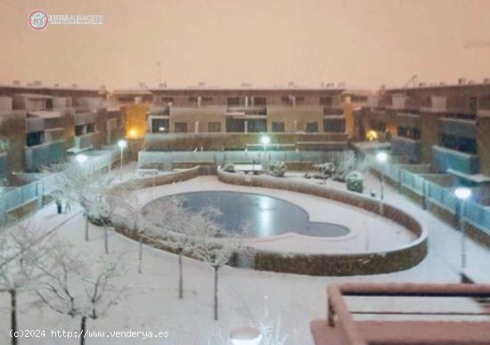  API LUNA vende ADOSADO DE LUJO en Facultad de Medicina - ALBACETE 