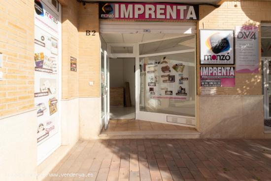 LOCAL COMERCIAL CON ALMACÉN EN CHAFLÁN CON ESCAPARATE EN AVENIDA CERVANTES, UBICACIÓN INMEJORABLE