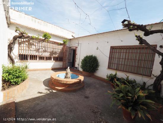 Casa de planta baja en D.Antonio Huertas de 394 m2 de superficie, 5 dorm, 2 baños, patio y garaje -