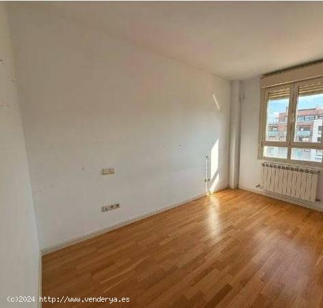 Piso en venta en calle Yecora - MADRID