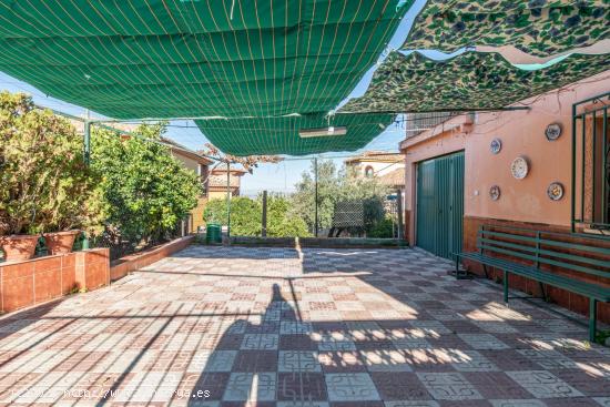 CASA CON GRAN PARCELA EN CASCO URBANO DE LA ZUBIA - GRANADA