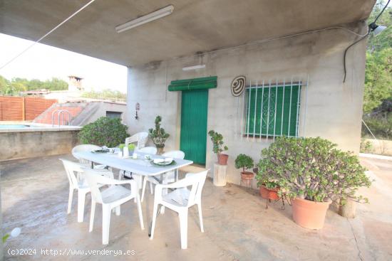 Amplio terreno con frutales, piscina  y  casita construida. - VALENCIA