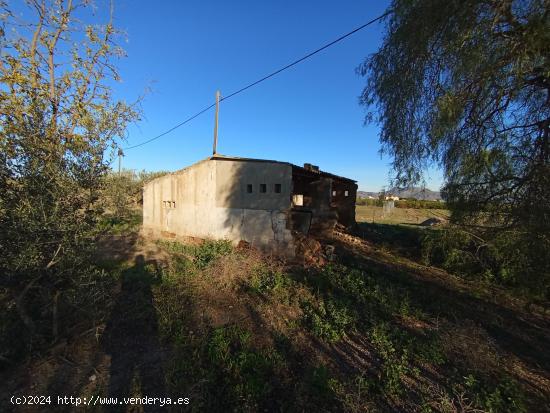 CASA DE CAMPO CON TERRENO PARA REFORMAR EN EL ESPARRAGAL - MURCIA