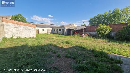 SE VENDE CASA CON PARCELA EN BARCENA DEL  BIERZO - LEON