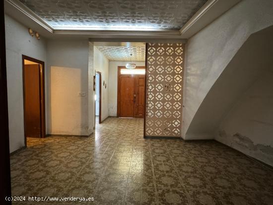 ALG713 - CASA DE 214M2 EN LA CALLE SANT DIONÍS DE ALGEMESÍ - VALENCIA