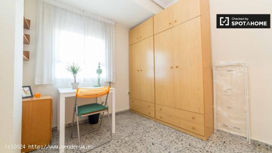 Habitación grande con escritorio en apartamento de 5 habitaciones, Algirós - VALENCIA