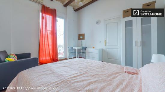 Habitación acogedora con escritorio en un apartamento de 4 dormitorios, Extramurs - VALENCIA