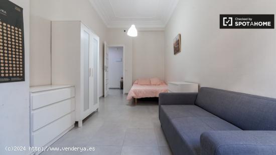 Habitación exterior en apartamento de 5 dormitorios en Russafa, Valencia - VALENCIA