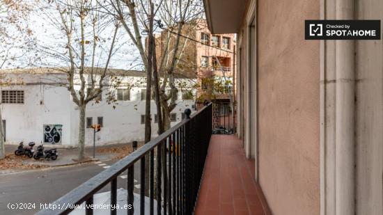 Se alquila preciosa habitación en un apartamento de 5 dormitorios perfecto para estudiantes en Pobl