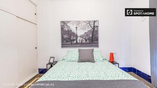 Habitación luminosa en alquiler en apartamento de 5 dormitorios en Poblats Marítims - VALENCIA