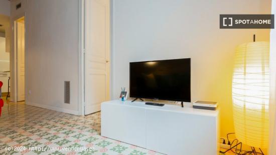 Apartamento moderno con balcón exterior en Sants-Montjuic - BARCELONA