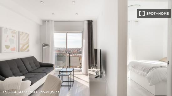 Hermoso apartamento de alquiler mensual cerca de la estación de metro de San Martí - BARCELONA