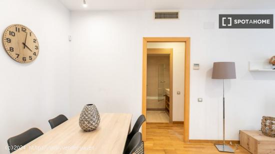 Luminoso apartamento amueblado en el centro de Barcelona - BARCELONA