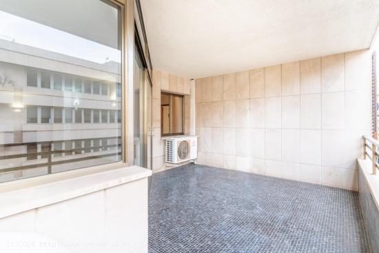 Piso con terraza en zona Paseo Mallorca - BALEARES