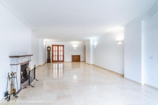 Piso con terraza en zona Paseo Mallorca - BALEARES