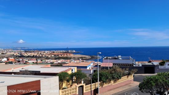  ESPECTACULAR CASA ADOSADA DE DOS PLANTAS EN PLAYA DEL HOMBRE - LAS PALMAS 