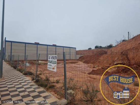 Oportunidad Única en Polígono Industrial: Terreno de 1200m2 en Venta - CUENCA