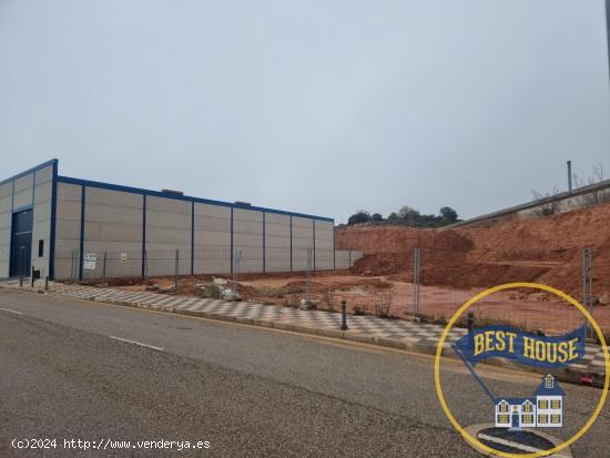 Oportunidad Única en Polígono Industrial: Terreno de 1200m2 en Venta - CUENCA