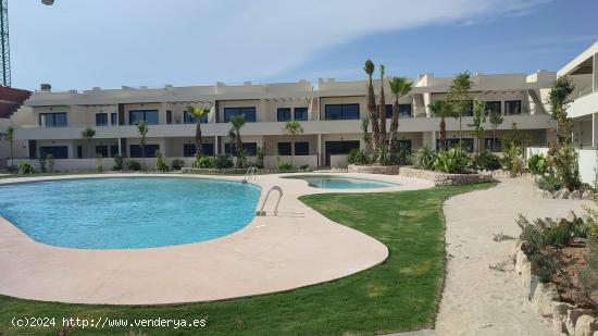 BUNGALOW ( NUEVO) DE 2 DORMITORIOS 2 BAÑOS EN TORREVIEJA CERCA DE LA PLAYA - ALICANTE