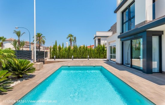 Villa en venta a estrenar en La Manga del Mar Menor (Murcia)