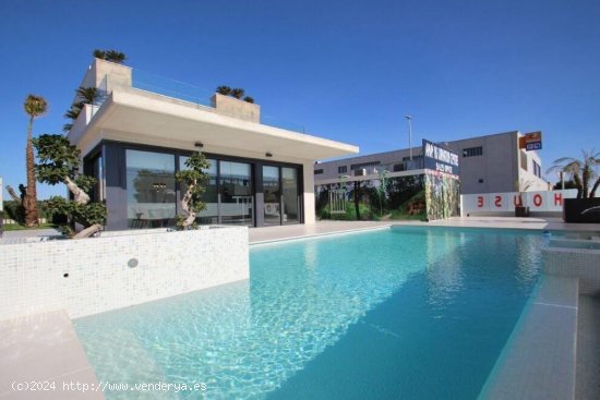 Villa en venta en Orihuela (Alicante)