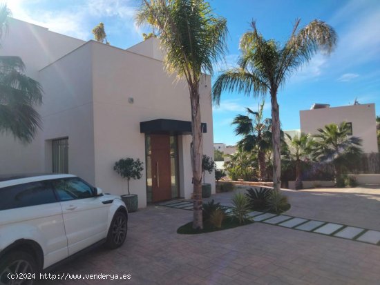 Villa en venta en Torrevieja (Alicante)