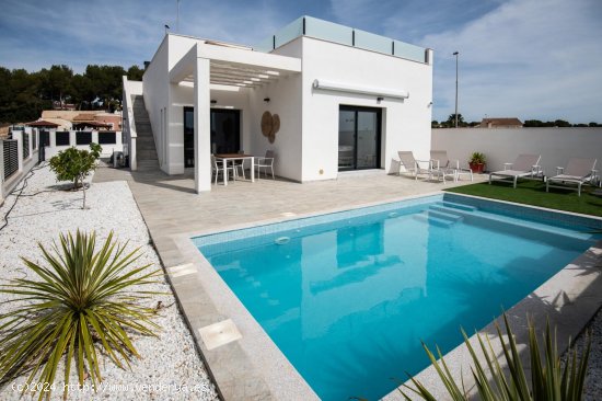 Villa en venta a estrenar en Pilar de la Horadada (Alicante)