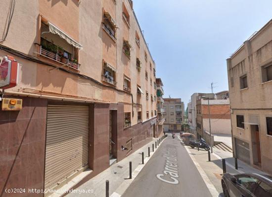 Se vende piso OKUPADO en Badalona (Barcelona) - BARCELONA