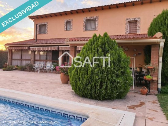 ¡Espectacular Chalet en Otero, Toledo, con Amplio Terreno y Piscina Privada!