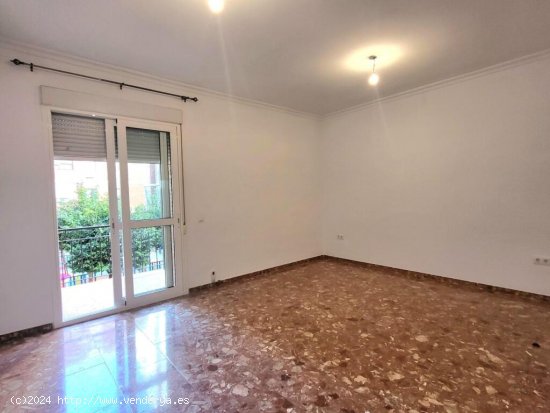 Fantástico piso en alquiler en el corazón de Los Remedios, con amplia terraza y parking!!!