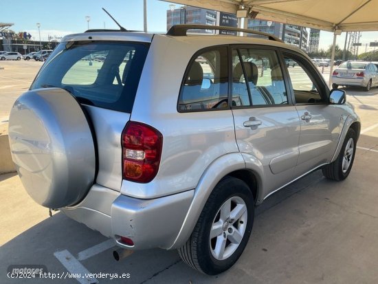 Toyota RAV 4 2.0 4x4 sol de 2004 con 131.500 Km por 9.660 EUR. en Tarragona