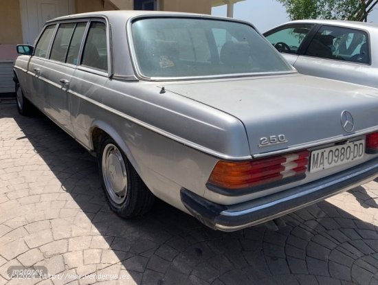 Mercedes 250 1987 de 2000 con 54.806 Km por 10.000 EUR. en Malaga