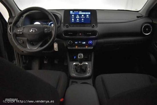 Hyundai Kona 1.0 TGDI Maxx 4x2 de 2023 con 13.351 Km por 20.510 EUR. en Sevilla