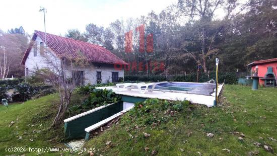 CHALET DE PIEDRA CON PISCINA Y JARDÍN EN PADERNE DE ALLARIZ - ORENSE