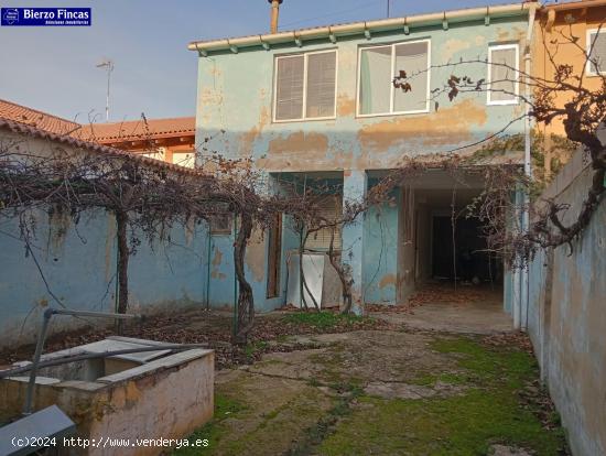 SE VENDE CASA CON PARCELA EN CHOZAS DE ARRIBA - LEON