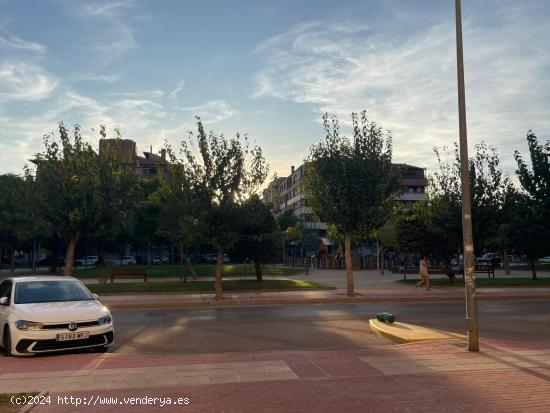 HAZ REALIDAD TUS PROYECTOS EN ESTE INMEJORABLE LOCAL Y BARRIO - MURCIA