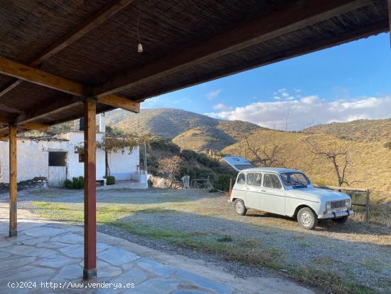 SE ALQUILA CASA EN PLENA SIERRA NEVADA ,TEMPORADA CORTA Y LARGA - ALMERIA