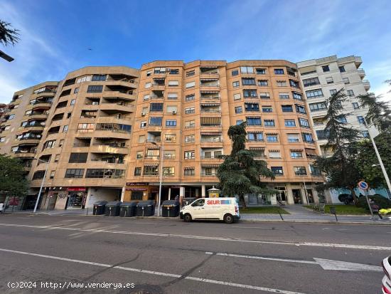  PISO EN LA AV. FERNANDO CALZADILLA, DE CUATRO DORMITORIOS, GARAJE Y TRASTERO. - BADAJOZ 