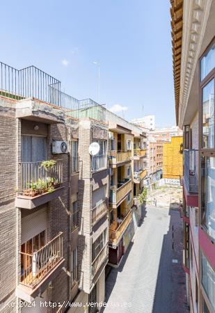 DOBLE PLAZA DE GARAJE CON AMPLIO TRASTERO EN VENTA, ZONA CENTRO MURCIA!!! - MURCIA