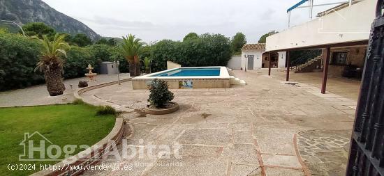 ESPECTACULAR CHALET CON PISCINA, JACUZZI, BARBACOA Y AMPLIAS TERRAZAS - VALENCIA