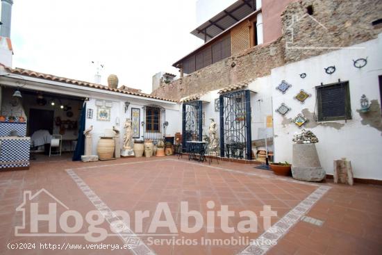 ¡CERCA DEL AYUNTAMIENTO! AMPLIA CASA LUMINOSA CON DOBLE TERRAZA Y BALCÓN - CASTELLON