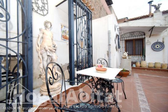 ¡CERCA DEL AYUNTAMIENTO! AMPLIA CASA LUMINOSA CON DOBLE TERRAZA Y BALCÓN - CASTELLON