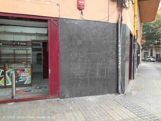 LOCAL COMERCIAL EN ZONA DE PASO - BARCELONA