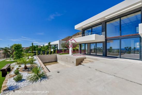 VILLA DE LUJO EN FINESTRAT CON VISTAS AL MAR - ALICANTE