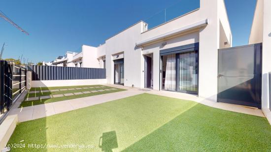 Villa en planta baja semiadosada en Lo Romero Golf, Pilar de la Horadada - ALICANTE